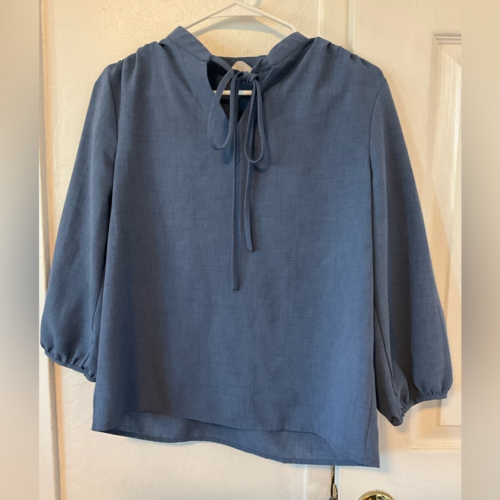 Elegant Keyhole Long Sleeve Blouse Size M